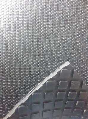 长城橡胶厂家供应优质蜂窝方块牛栏垫，助力养殖业保暖整洁卫生